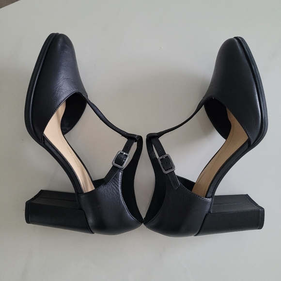 Clarks Black T-Strap Women's Heels - Picture 4 of 7